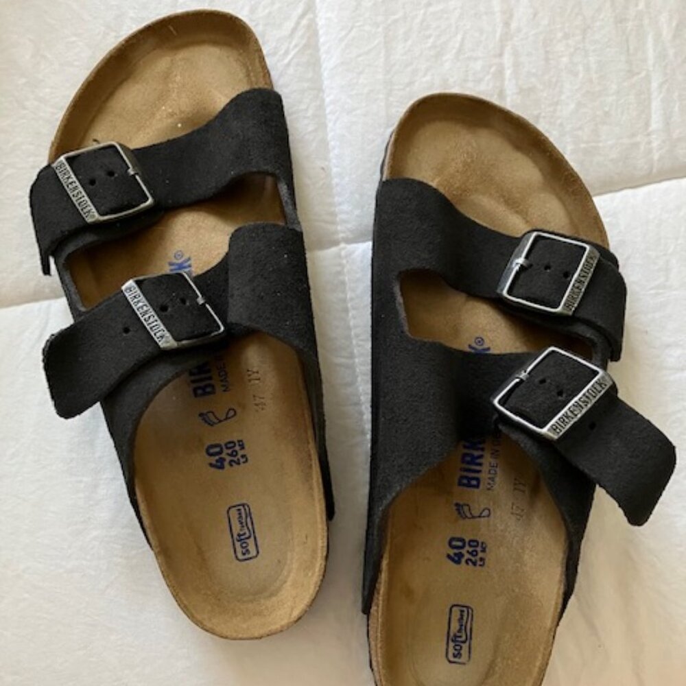 Birkenstock Arizona Suede Sandals.  Soft Footbed.  Size 40. Charcoal Color